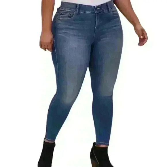 Torrid Bombshell Skinny Premium Stretch Jean 14T - Picture 1 of 10